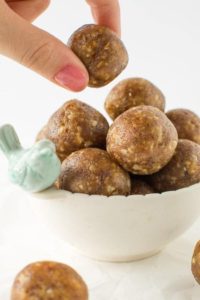 2-ingredient-Nut-Date-Balls